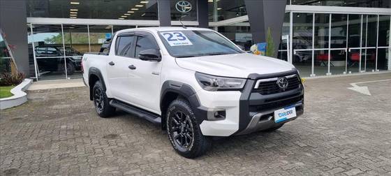 TOYOTA HILUX 2.8 D-4D TURBO DIESEL CD CONQUEST 4X4 AUTOMÁTICO TOYOTA HILUX 2.8 D-4D TURBO DIESEL CD CONQUEST 4X4 AUTOMÁTICO